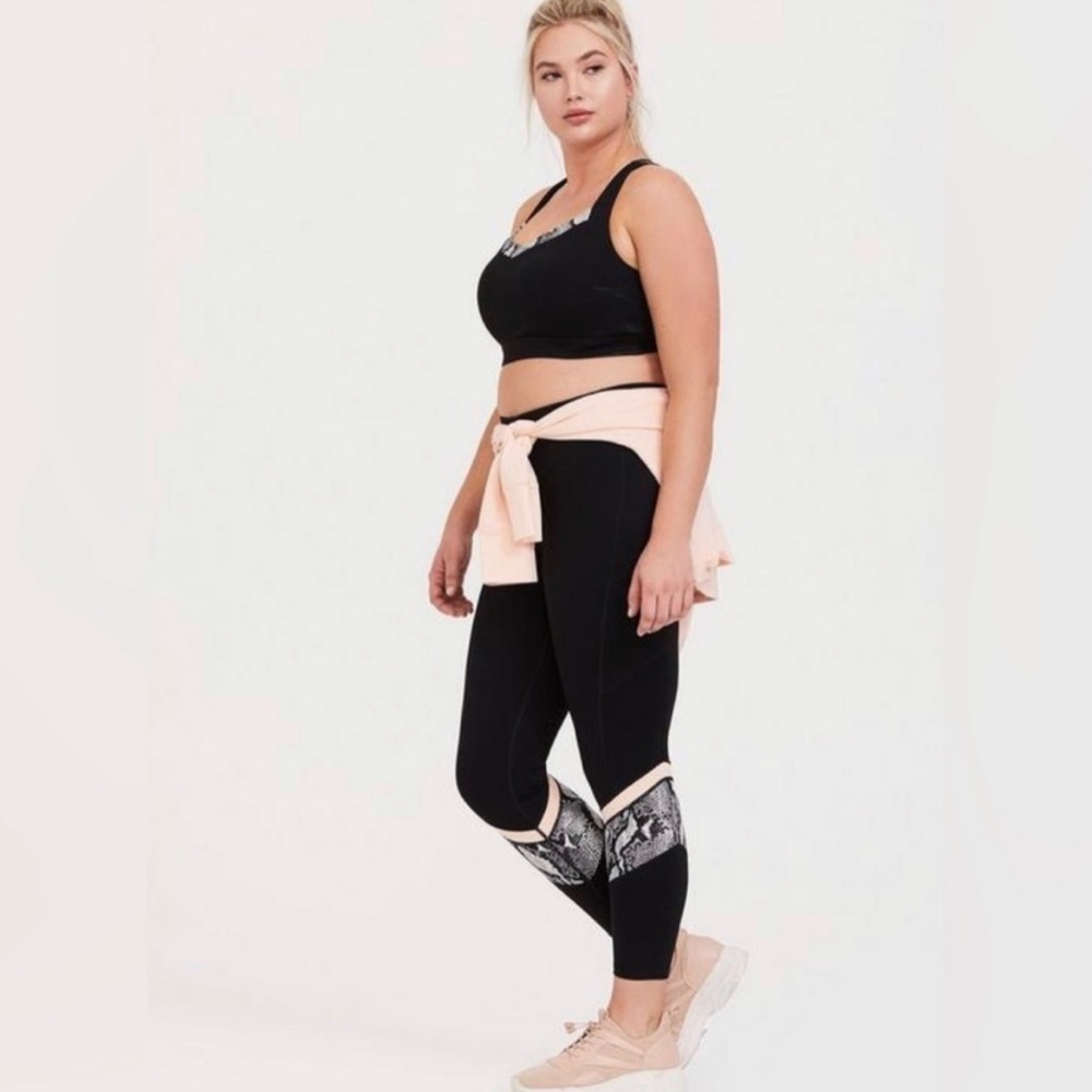 TORRID Active Black Snakeskin Print Inset Legging with Pockets Plus Size 5X NWT